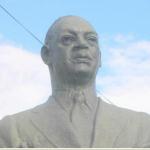 Sidney Young, jamaicano, empresario, fundador del semanario The Panama Tribune.  Fue eregido un busto a su memoria en la calle 13 Rio Abajo. Conferido con la Orden de Vasco Nunez de Balboa. 